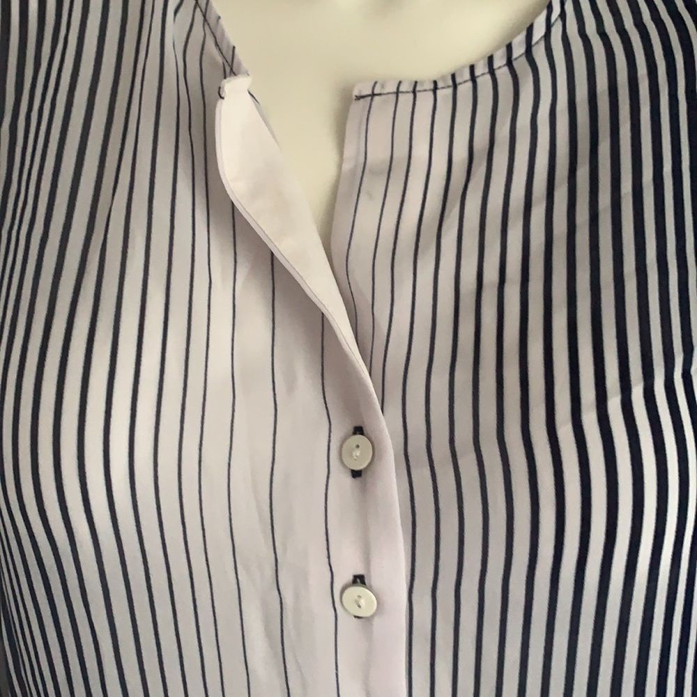 Quintessential Lightweight Blue/White Horizontal Striped Blouse Size M